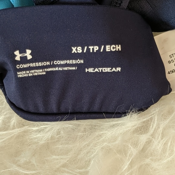 Woman's Under Armour Heat Gear Size XS - Picture 3 of 3